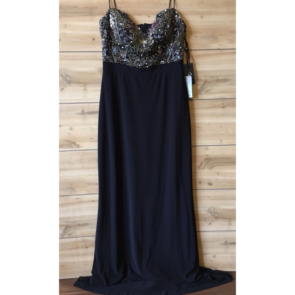 Adrianna Papell Sweetheart Gown with Beading (Black Tie Wedding Guest) - Picture 5 of 9